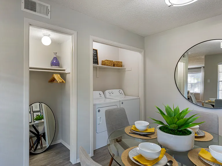 Valley Oaks Apartments — Photo 9