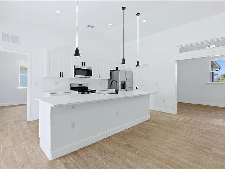 6 Bank Ct — Photo 14