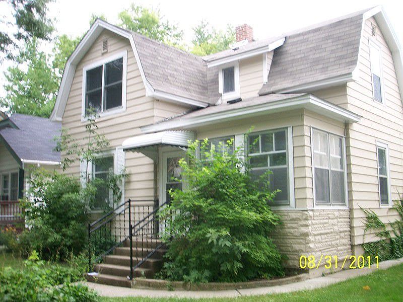 1st image of 2718 Queen Ave N