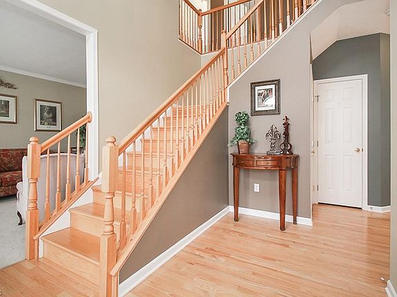 5th image of 38733 Camelot Way