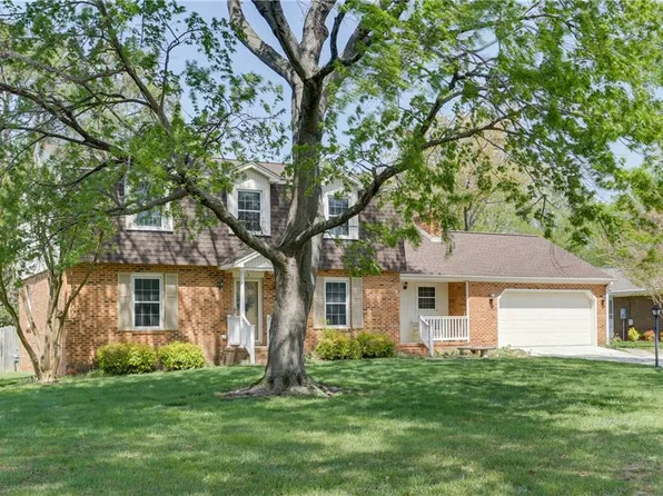 5 Canal Dr, Poquoson, VA 23662