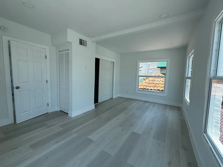 434 NE 7th Ave #7 — Photo 15