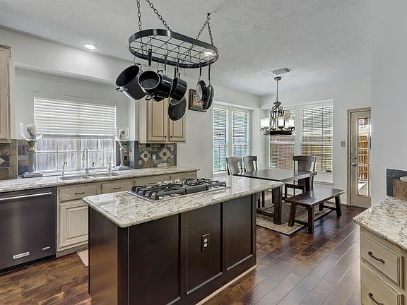 4th image of 4238 Magnolia Ln
