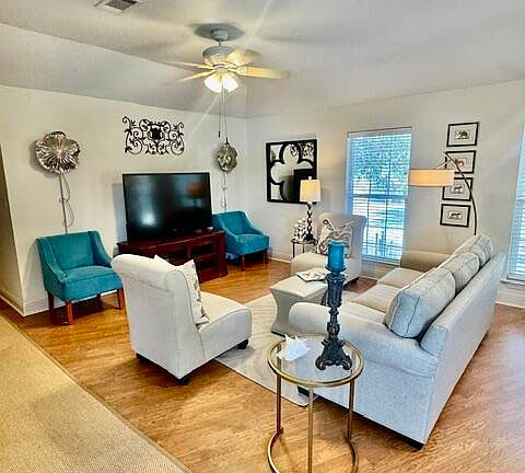 5th image of 4069 Robin St