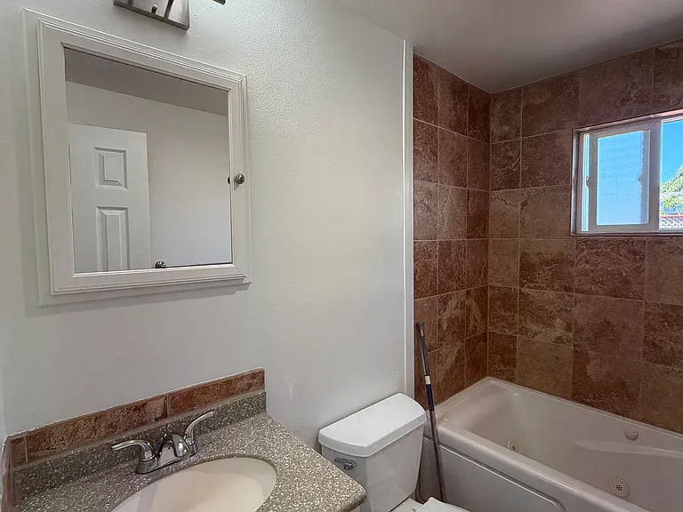 5005 Maiden Ln — Photo 13