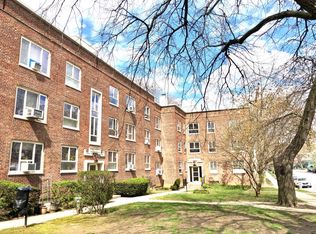 195-15 67th Ave FLOOR 3, Fresh Meadows, NY 11365