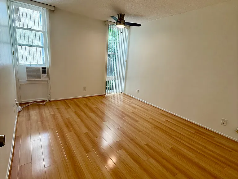 1617 N Poinsettia Place — Photo 24