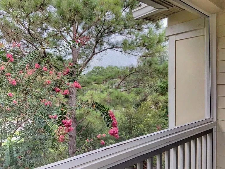 1600 Long Grove Dr #422 — Photo 19