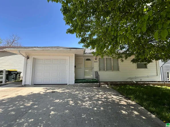 2820 S Glass St, Sioux City, IA 51106