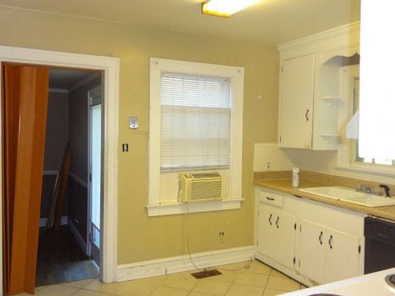 5th image of 4222 Winchester Dr