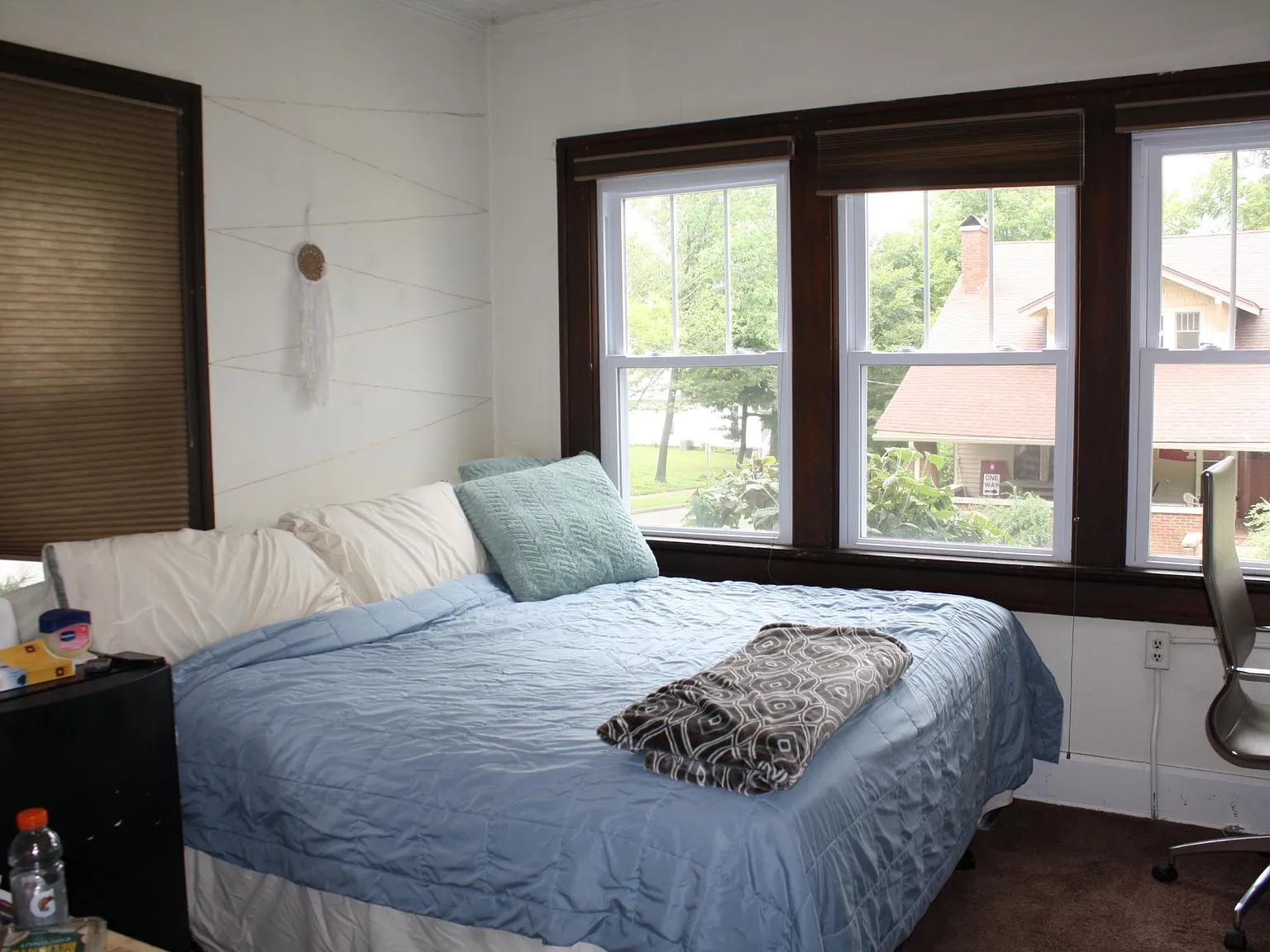6 bed, 2.5 bath, 2328 sqft, $8,100 — Photo 3