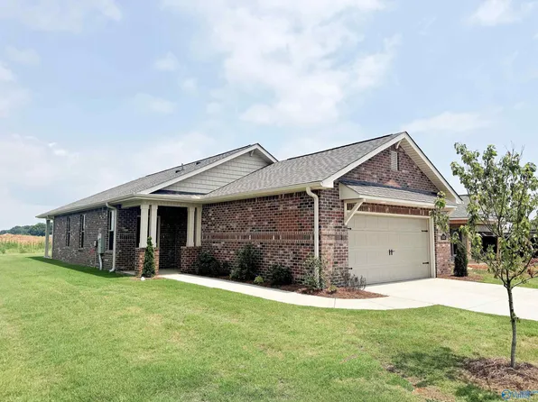 1040 Maplehurst St, Decatur, AL 35603