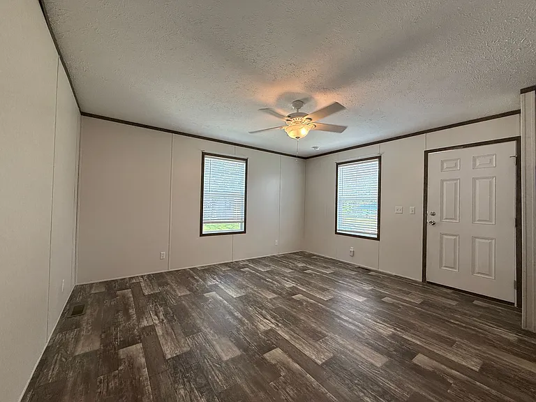 38000 Le Chateau Blvd #49 — Photo 2