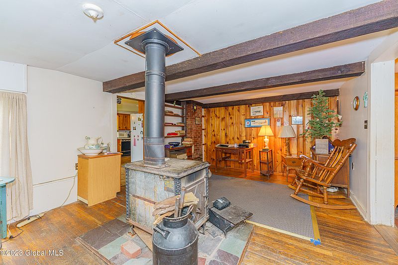 5th image of 17 Hall Rd