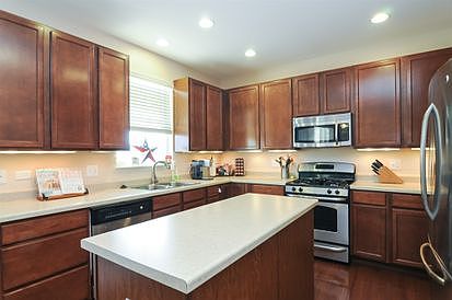 3rd image of 815 Great Falls Dr