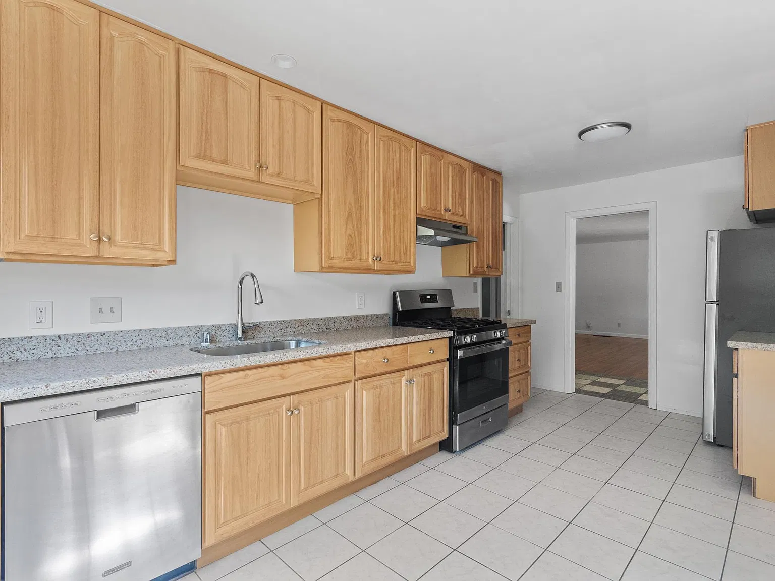 21800 San Fernando Ave — Photo 2