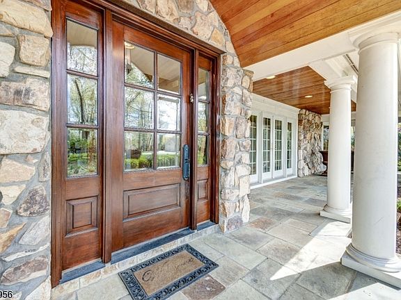 4th image of 8 White Pine Rd