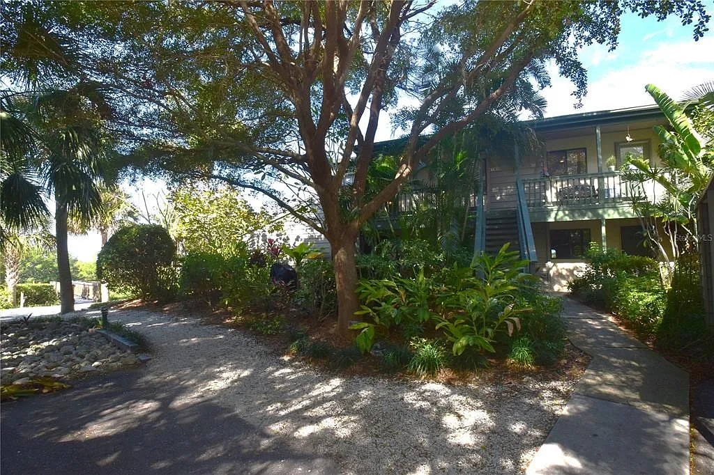 2 bed, 2.0 bath, 1216 sqft, $2,400 — Photo 1