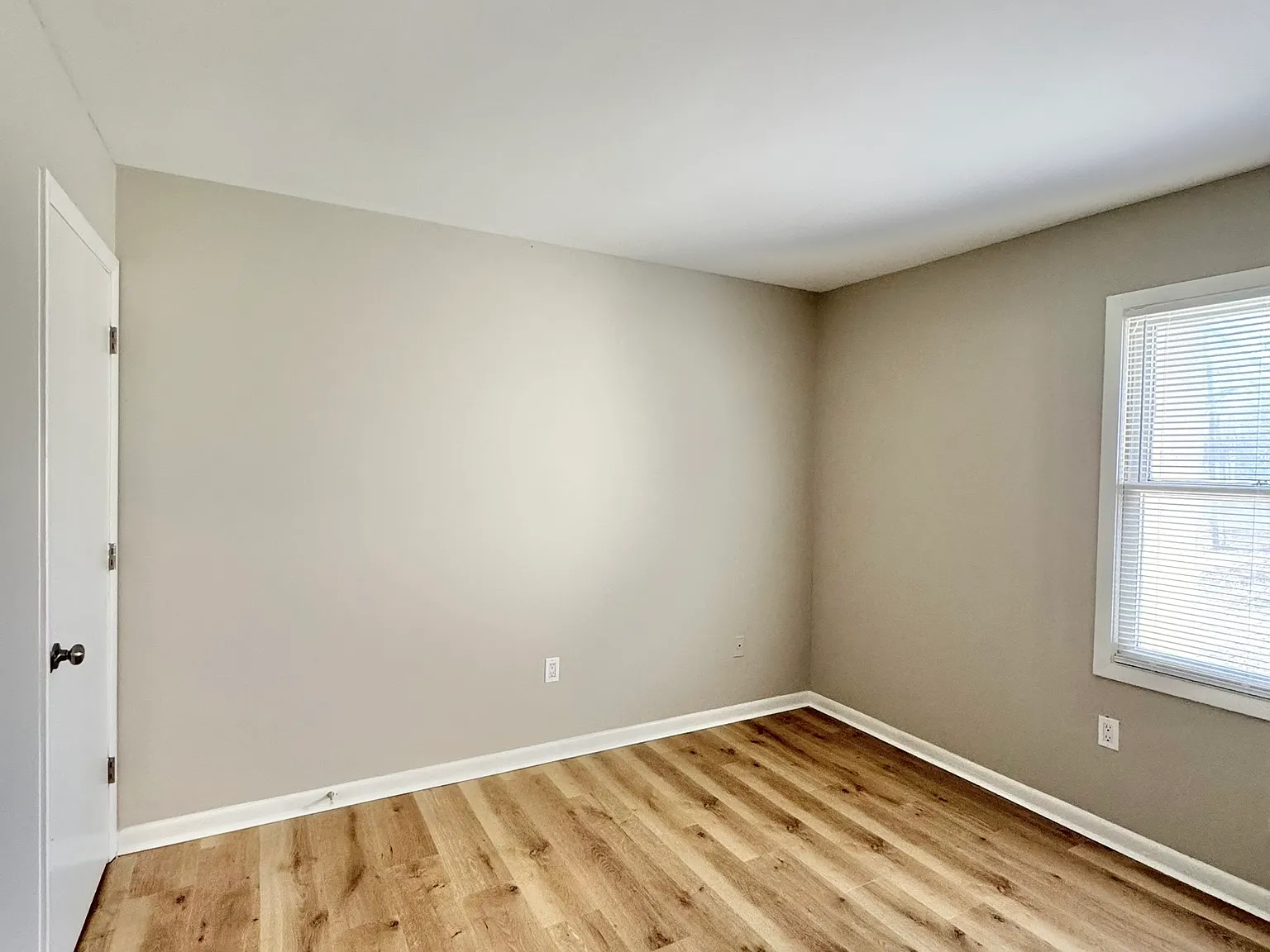 2 bed, 900 sqft, $885 — Photo 2