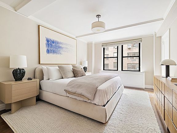 4th image of 225 E 73rd St #7C