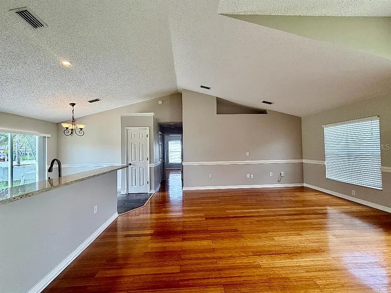 881 Hanford Dr — Photo 8