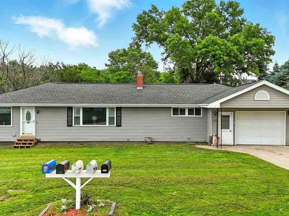 805 Jackson St, Brooklyn, IA 52211