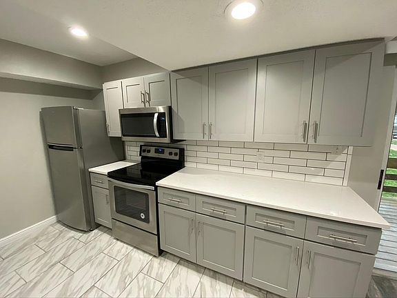 4th image of 9057 W Swan Cir