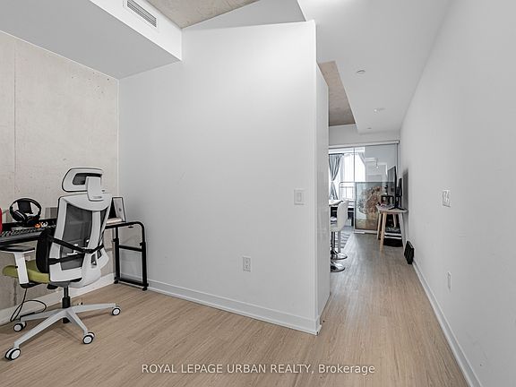 5th image of 195 McCaul St #521