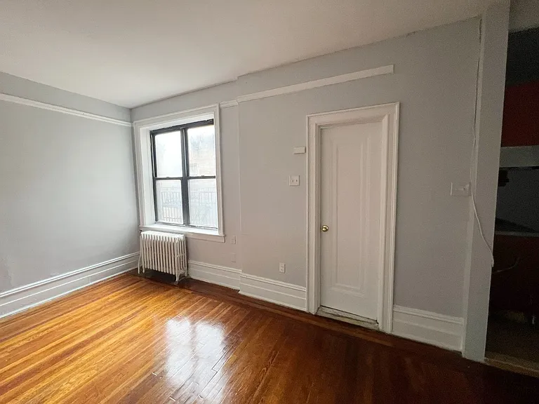 Sevilla Grande - Renovated Units at Journal Square Path — Photo 26