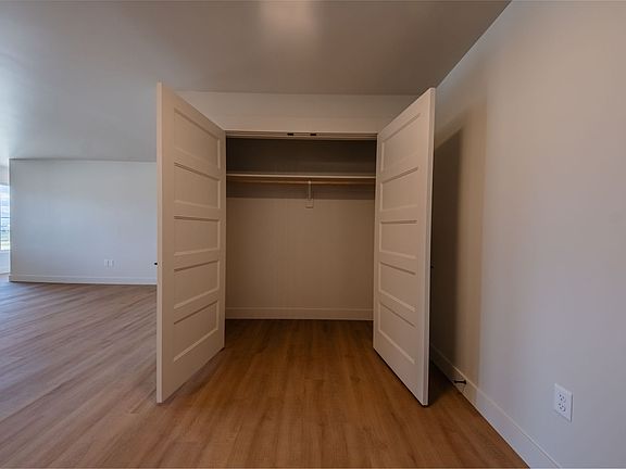 3rd image of 432 Cobalt Dr #106