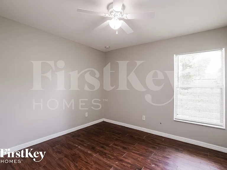 915 Kanuga St E — Photo 13
