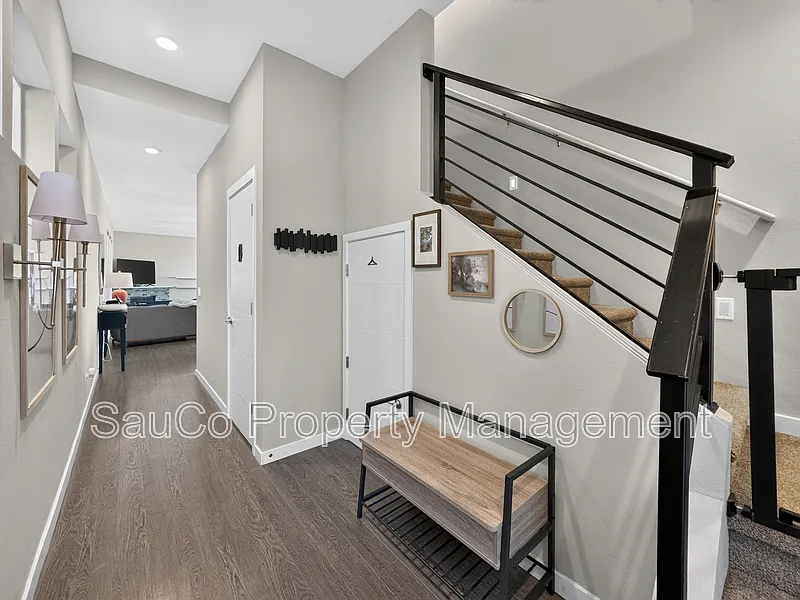 3 bed, 3.0 bath, 2006 sqft, $3,550 — Photo 4