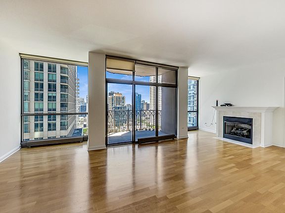 3rd image of 21 W Huron St #1601