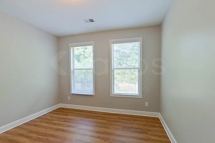215 Orchard Ln — Photo 15