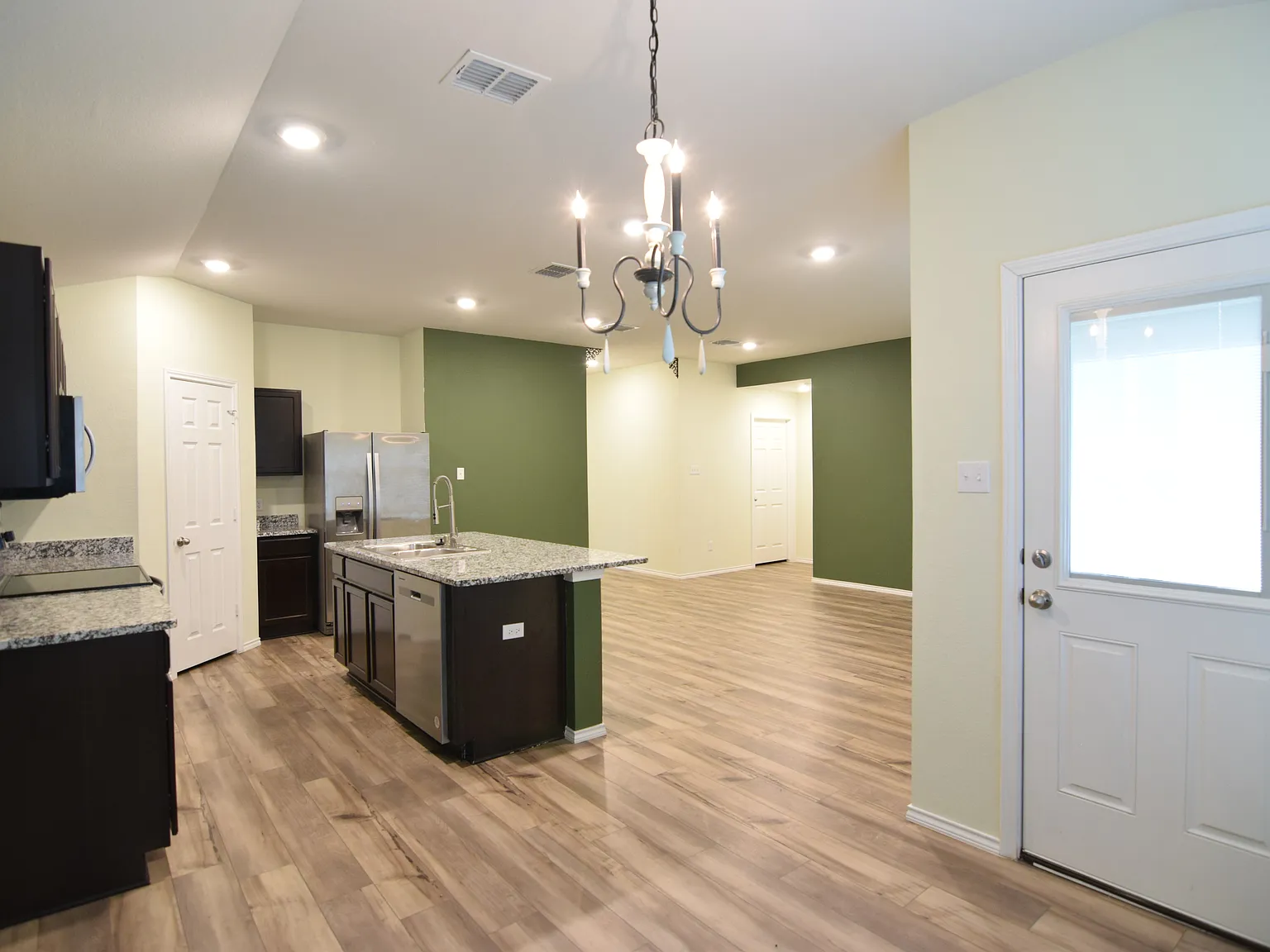 749 Jersey Ct, Troy — Photo 4