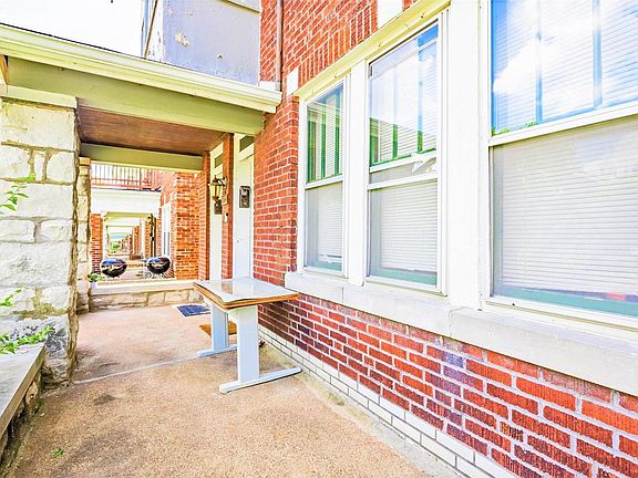 2nd image of 5072 Lindenwood Ave