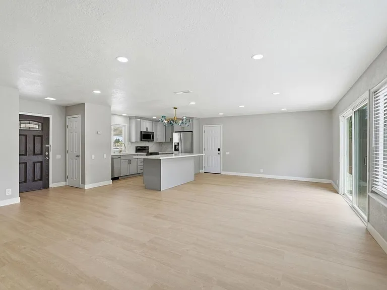 1857 Macduee Way — Photo 7