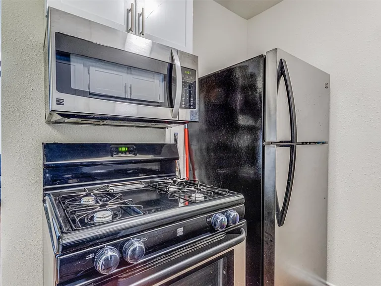 2401 Manor Rd #113 — Photo 6