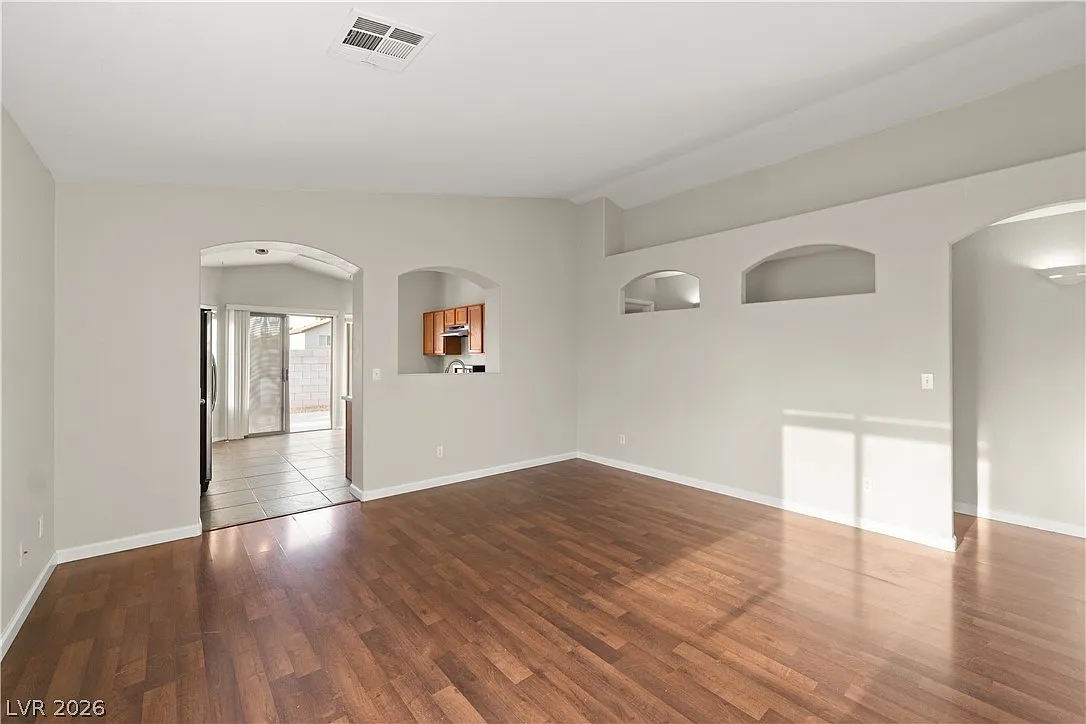 4 bed, 2.0 bath, 1409 sqft, $1,995 — Photo 4
