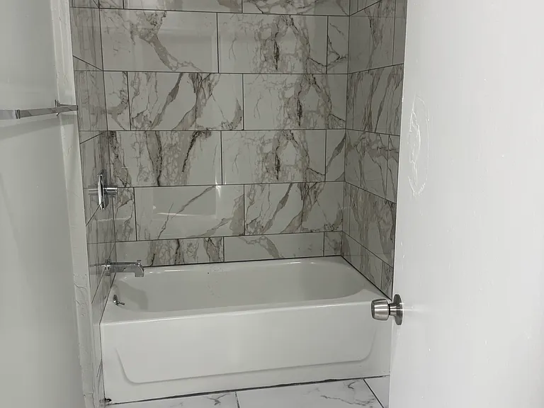 126 S 5th St #4 — Photo 2