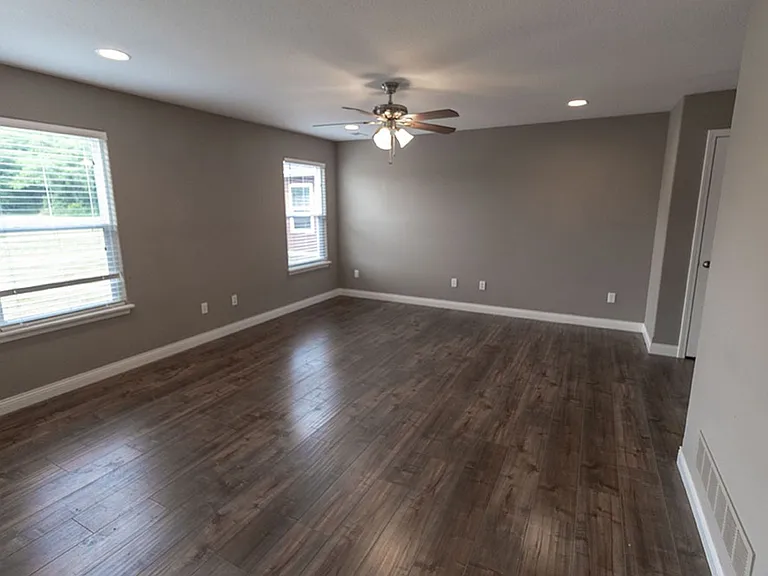 2807 Amberwood Ct — Photo 6