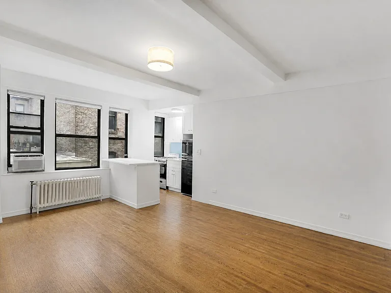 339 E 58th St #3G — Photo 1