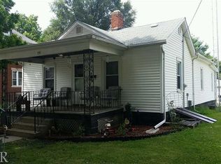 25 W 2nd St, El Paso, IL 61738