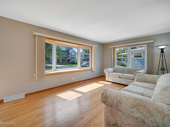 3rd image of 6548 Parkside Dr