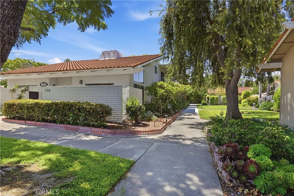 2 bed, 1325 sqft, $3,300 — Photo 4