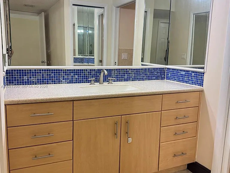 215 Lakeview Dr #105 — Photo 6