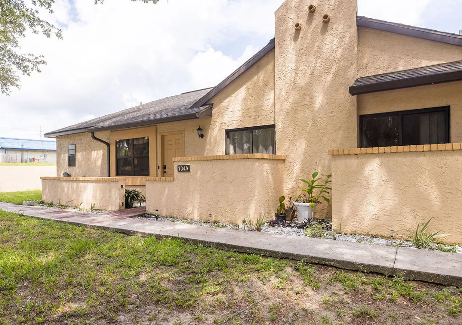 Fully Furnished Rental in Silver Springs Shores — Photo 3