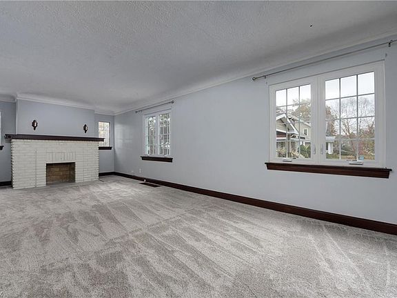 3rd image of 17478 Woodford Ave