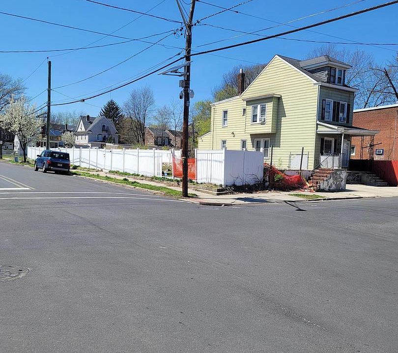 2nd image of 365 Cleveland Ave