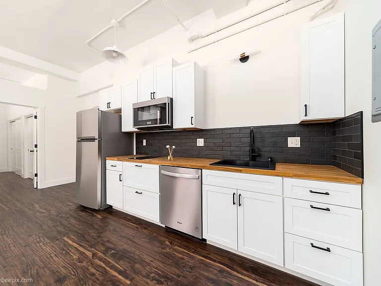 7 S Howard St — Photo 37